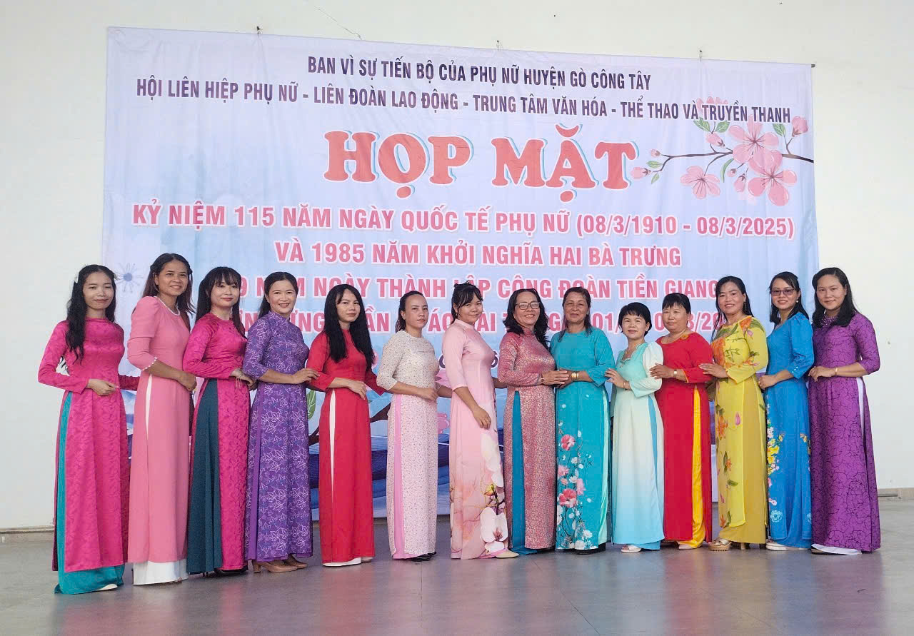 Xã Bình Tân: Tham gia họp mặt kỷ niệm 115 năm Ngày Quốc tế Phụ nữ.